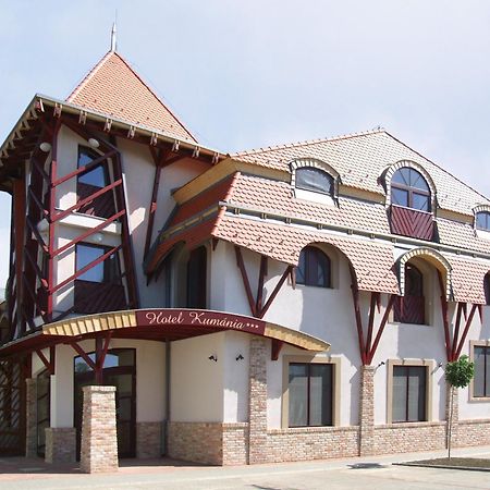 Hotel Kumania Kisujszallas 外观 照片