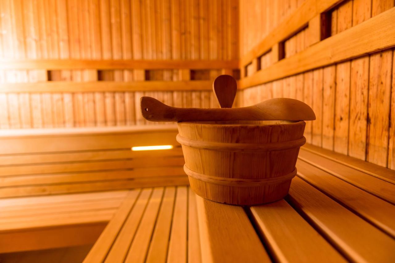 Hotel Kumania Kisujszallas 外观 照片